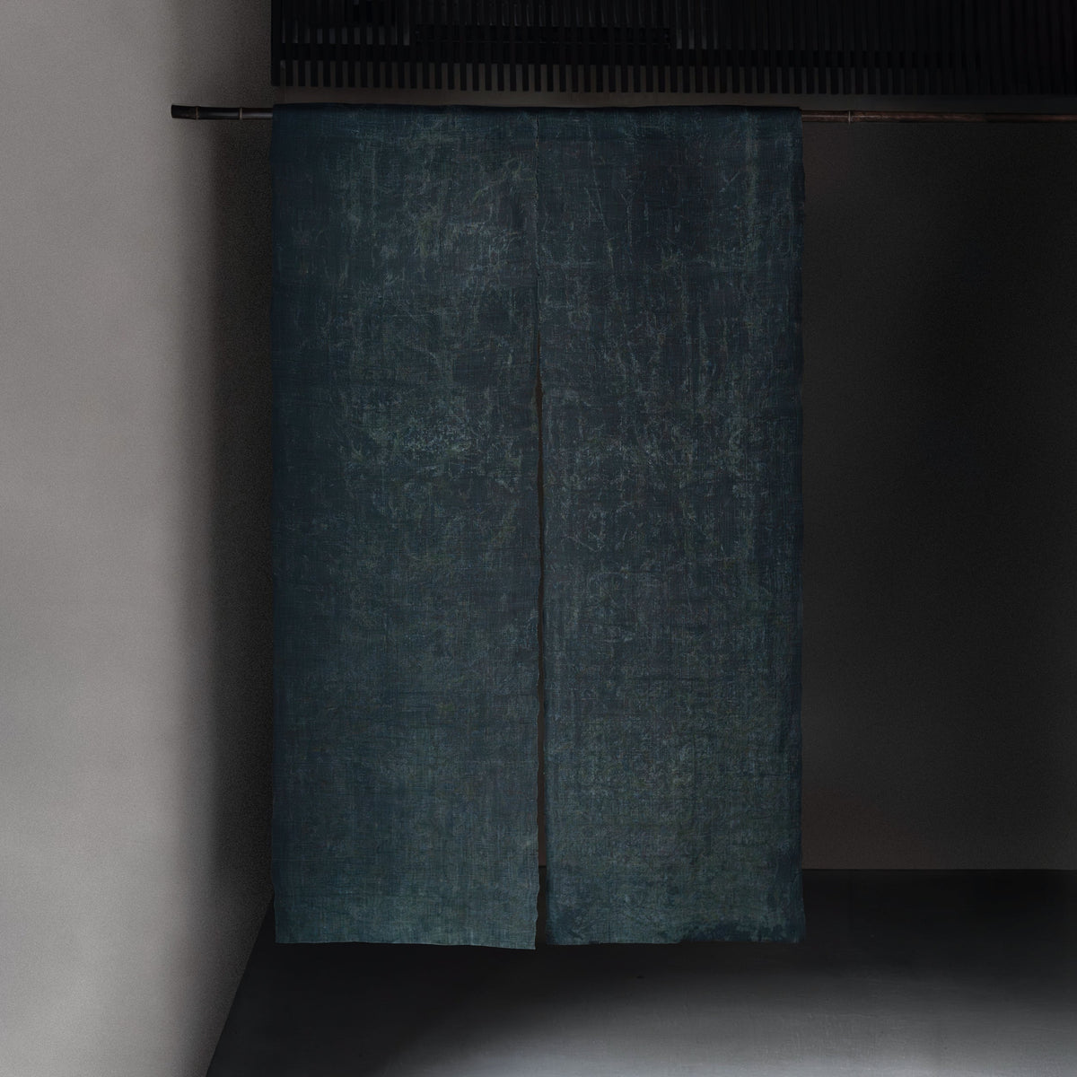 Rōketsuzome Noren - Green & Black