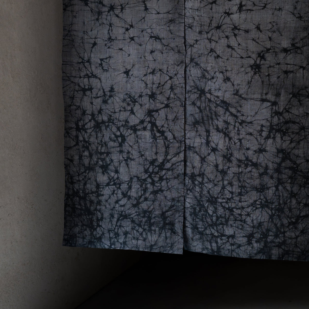Rōketsuzome Noren - Gray & Black