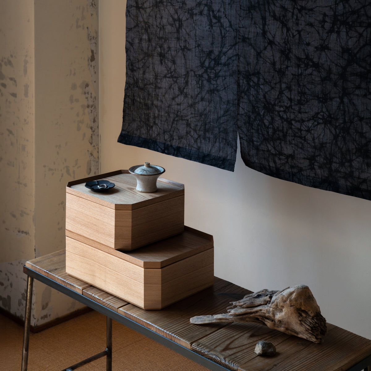 Rōketsuzome Noren - Gray & Black
