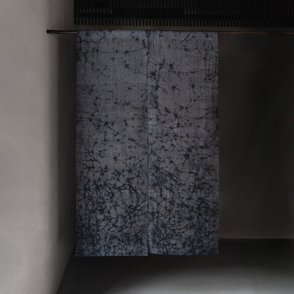 Rōketsuzome Noren - Gray & Black